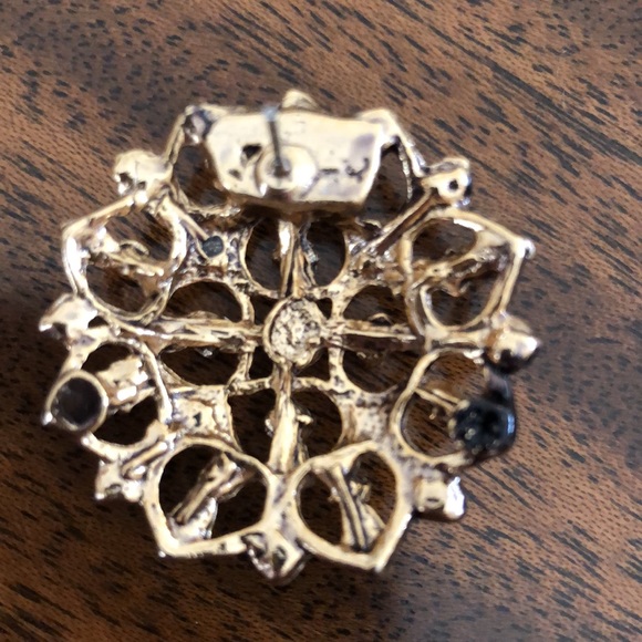 VINTAGE faux pearl and emerald gold tone pierced earrings - Picture 7 of 8